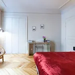 Appartement Champs-Élysées-Monceau-Luxury 2-Bedroom Apartment