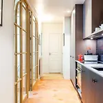 Champs-Élysées-Monceau-Luxury 2-Bedroom Apartment