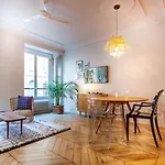 Appartement Champs-Élysées-Monceau-Luxury 2-Bedroom Apartment