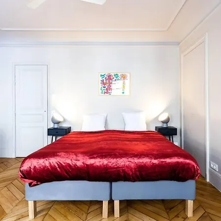 Champs-Élysées-Monceau-Luxury 2-Bedroom Apartment
