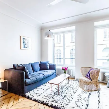 Champs-elysees-monceau-luxury 2-bedroom Apartment *