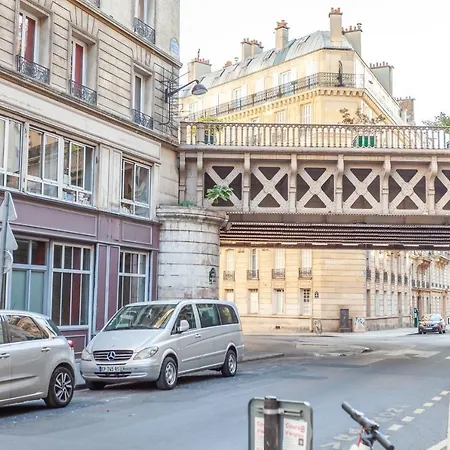Champs-Élysées-Monceau-Luxury 2-Bedroom Apartment *