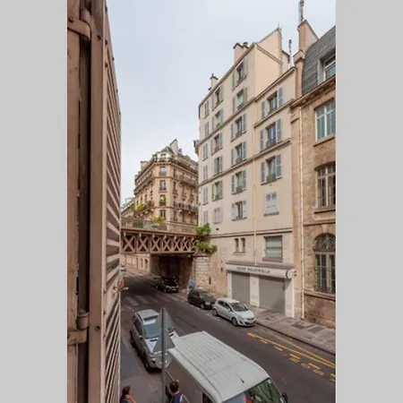 Daire Greeter-bel Parisien De 70m2 - St Lazare *